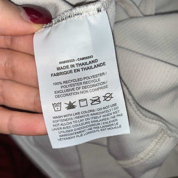 ❌ SOLD ❌ Nike crop top - Picture 2 of 4